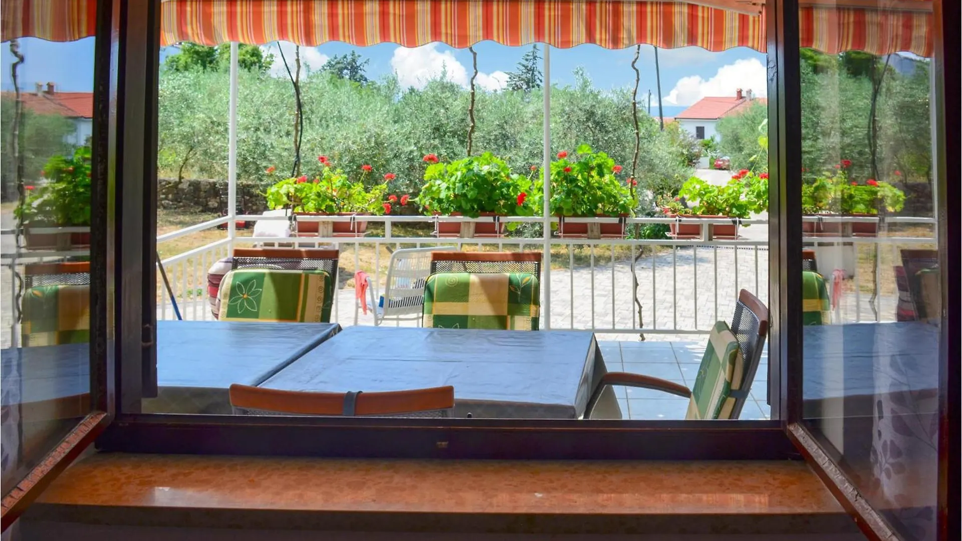 3 Bedroom Lovely Apartment In Malinska