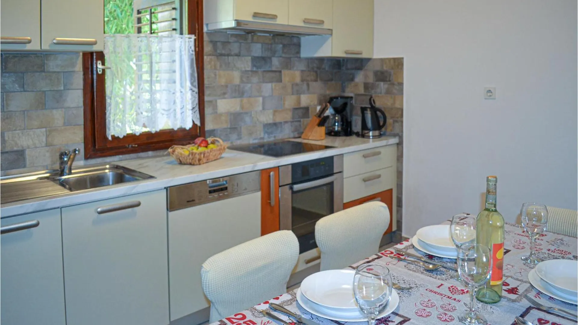 3 Bedroom Lovely Apartment In Malinska