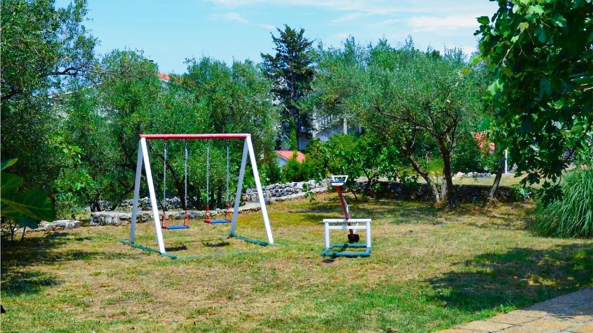3 Bedroom Lovely Apartment In Malinska Croatia