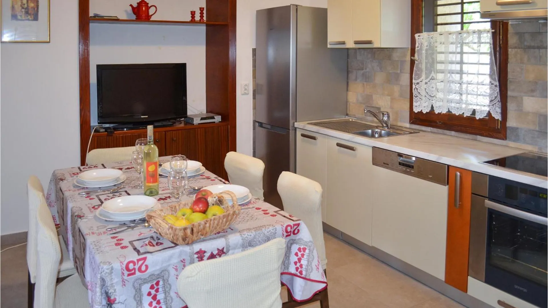3 Bedroom Lovely Apartment In Malinska